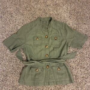 Caslon Women’s olive Green Button-Up Short Sleeve safari style belted blouse Xs